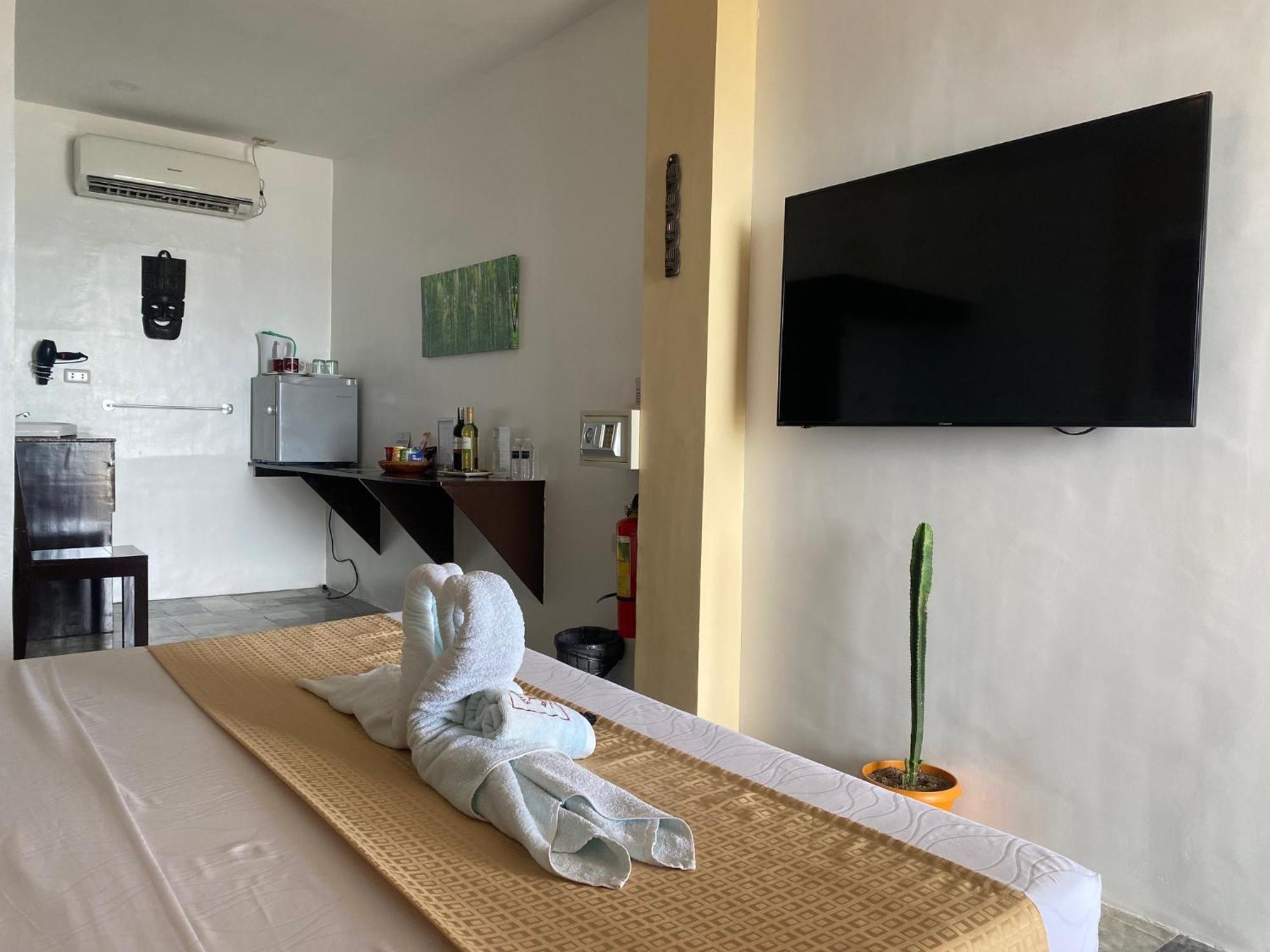 Papa Freds Beach Resort Пуэрто-Галера Экстерьер фото