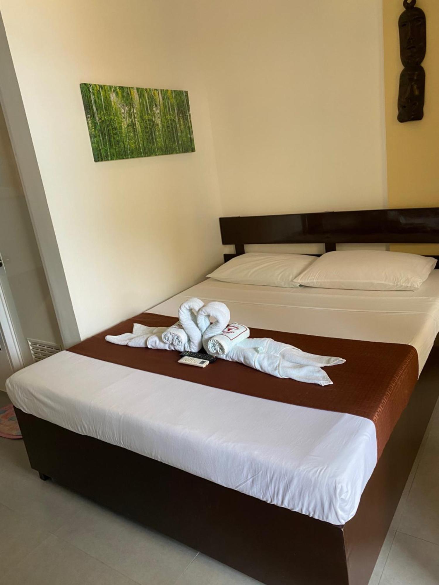 Papa Freds Beach Resort Пуэрто-Галера Экстерьер фото