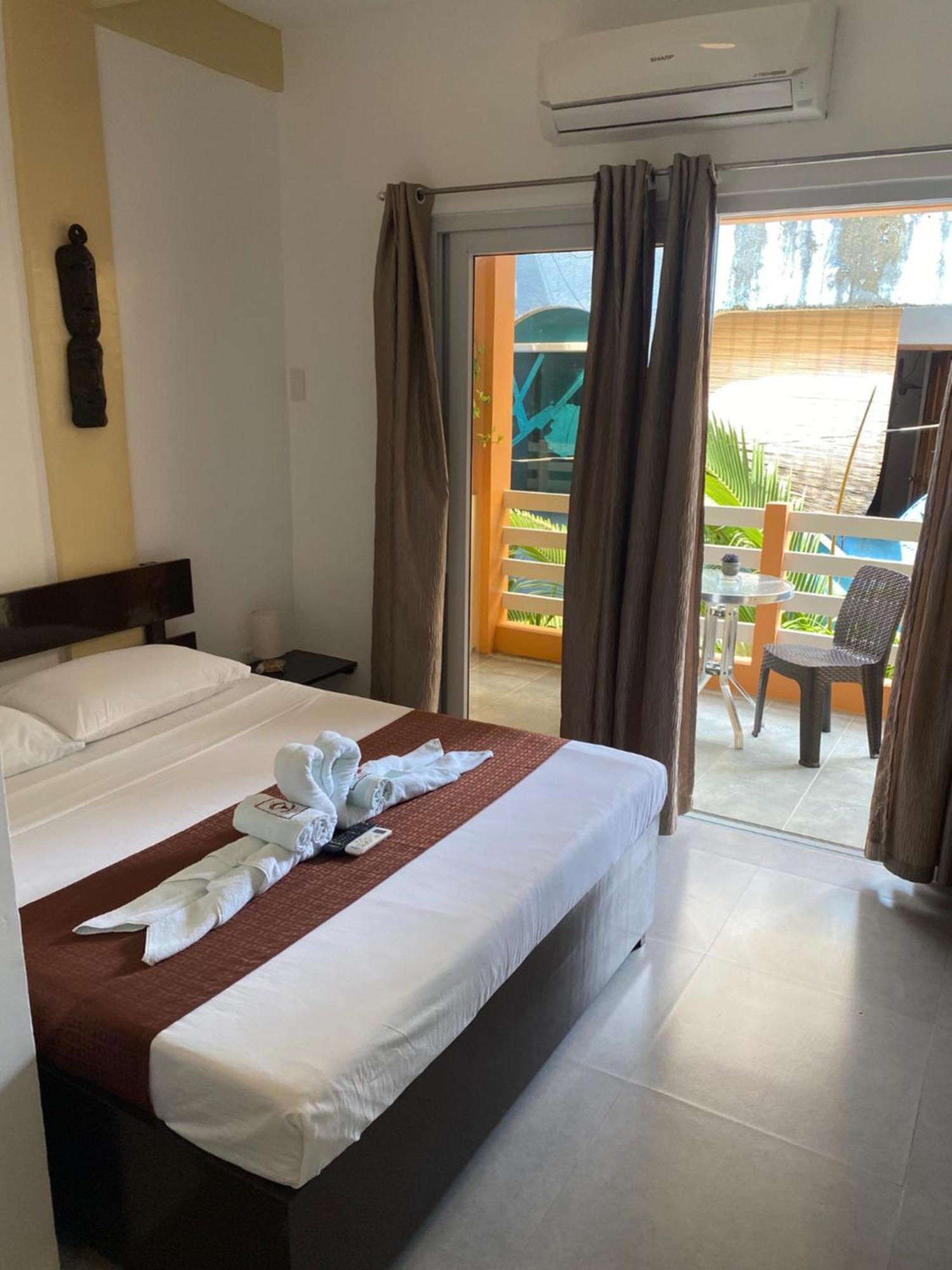 Papa Freds Beach Resort Пуэрто-Галера Экстерьер фото